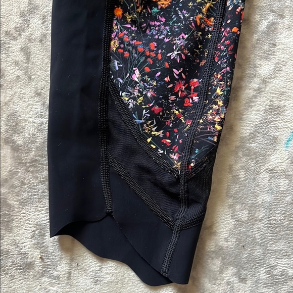 Lululemon Wunder Under Crop II (Special Edition) *Scallop 24" size 8 - Picture 4 of 11